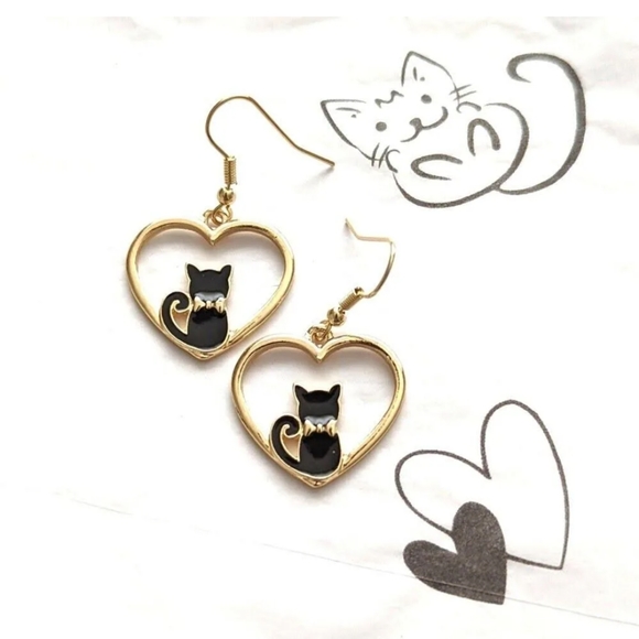 Black Cat Gold Heart Shaped Dangling Hook Earrings - Picture 3 of 7